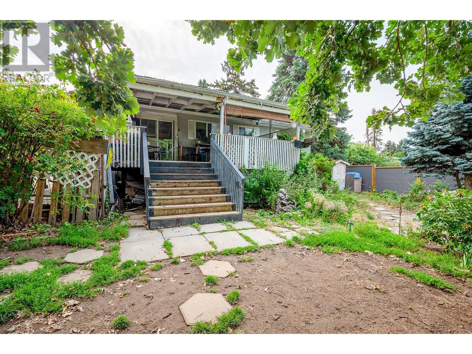 988 Glengarry Street, Kelowna, British Columbia  V1Y 4C8 - Photo 3 - 10354577