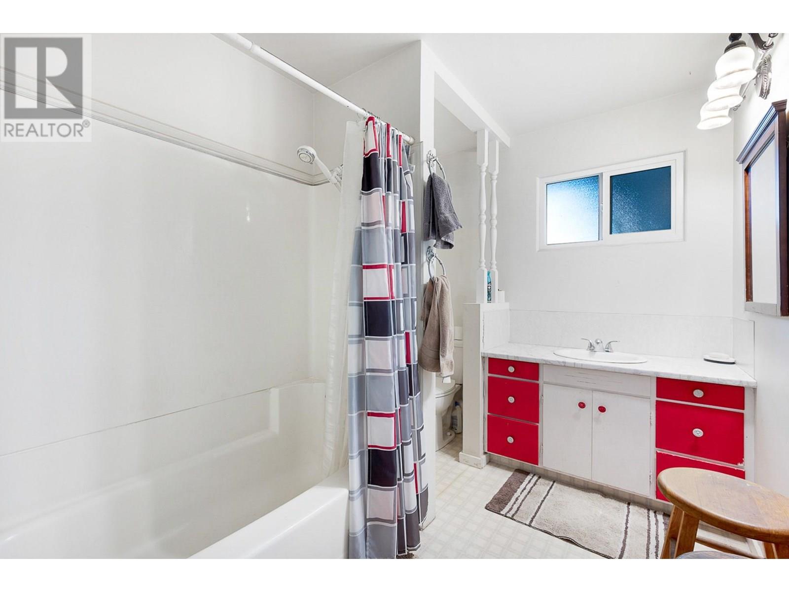 988 Glengarry Street, Kelowna, British Columbia  V1Y 4C8 - Photo 30 - 10354577