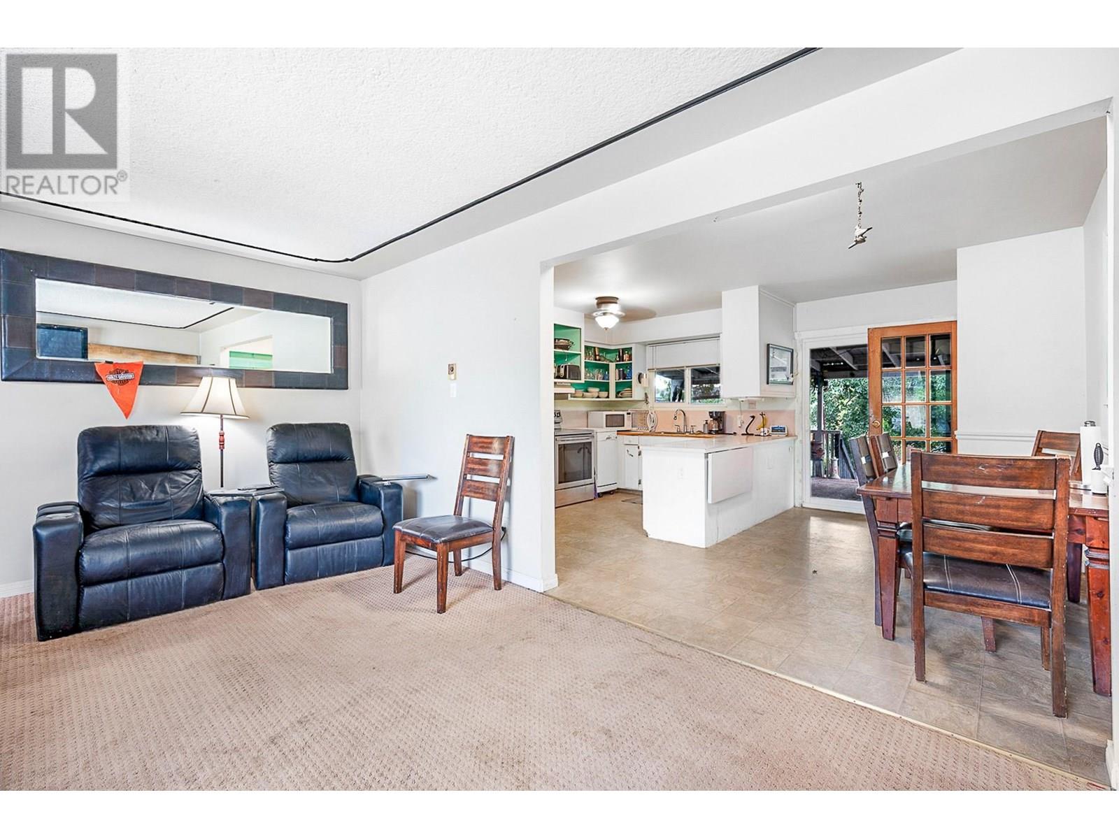 988 Glengarry Street, Kelowna, British Columbia  V1Y 4C8 - Photo 4 - 10354577