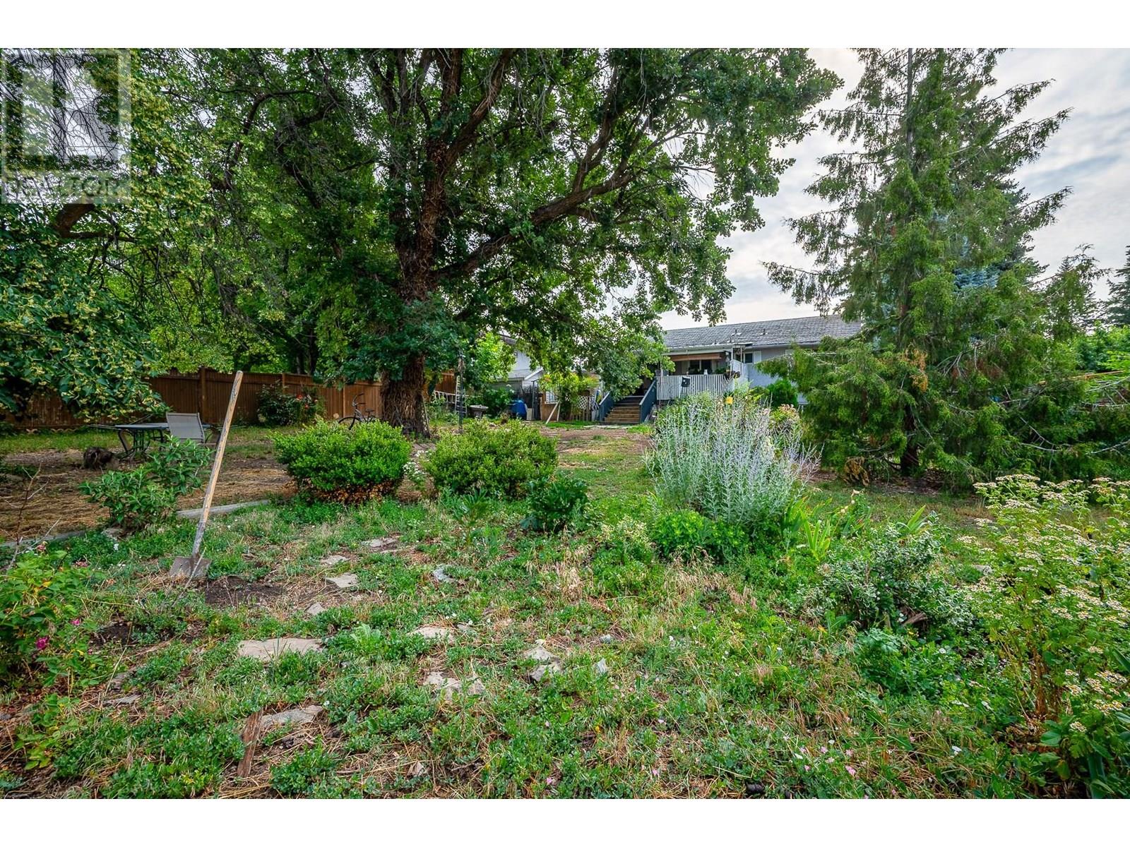 988 Glengarry Street, Kelowna, British Columbia  V1Y 4C8 - Photo 6 - 10354577