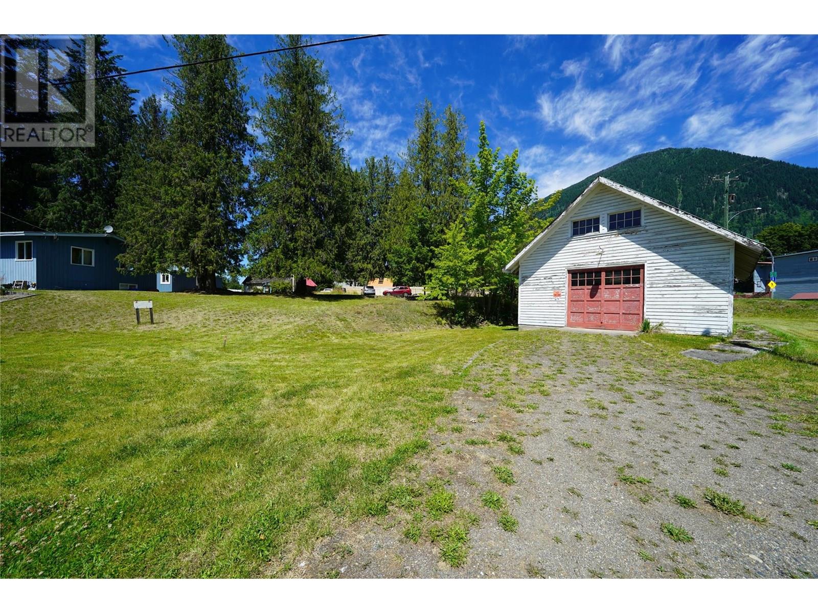 422 Slocan Avenue, New Denver, British Columbia  V0G 1S0 - Photo 9 - 10354516