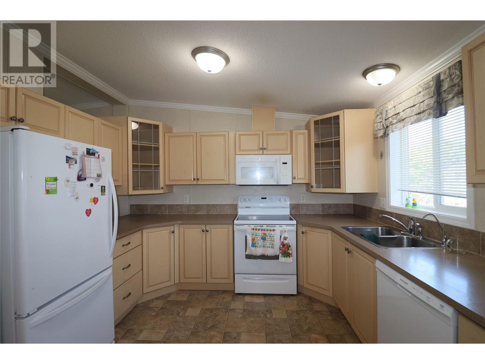 7225 Boundary Drive Unit# 32, Grand Forks, British Columbia  V0H 1H0 - Photo 9 - 10354576