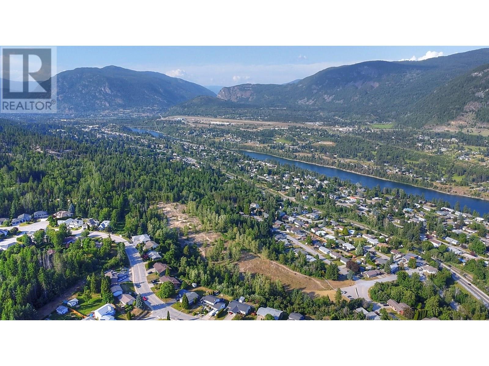 3000 9th Avenue, Castlegar, British Columbia  V1N 2X9 - Photo 1 - 10354848