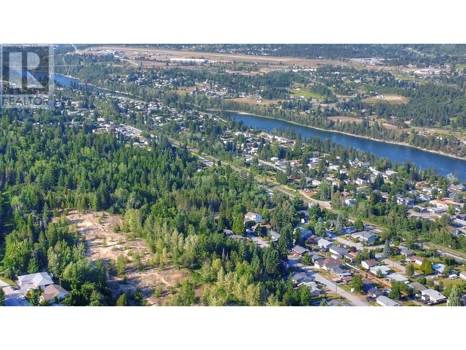 3000 9th Avenue, Castlegar, British Columbia  V1N 2X9 - Photo 3 - 10354848