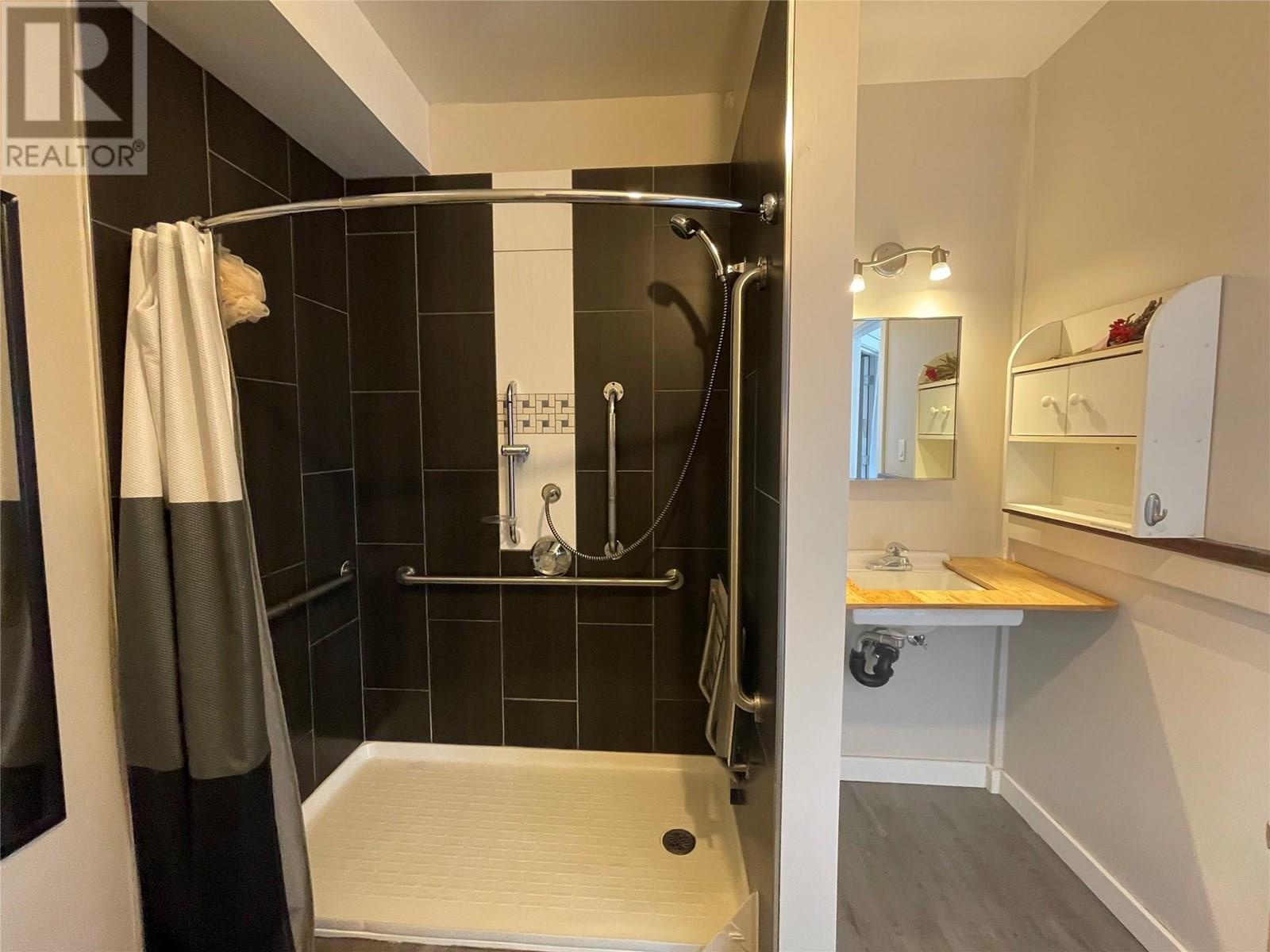 606 Front Street, Nelson, British Columbia  V1L 4B7 - Photo 13 - 10354887