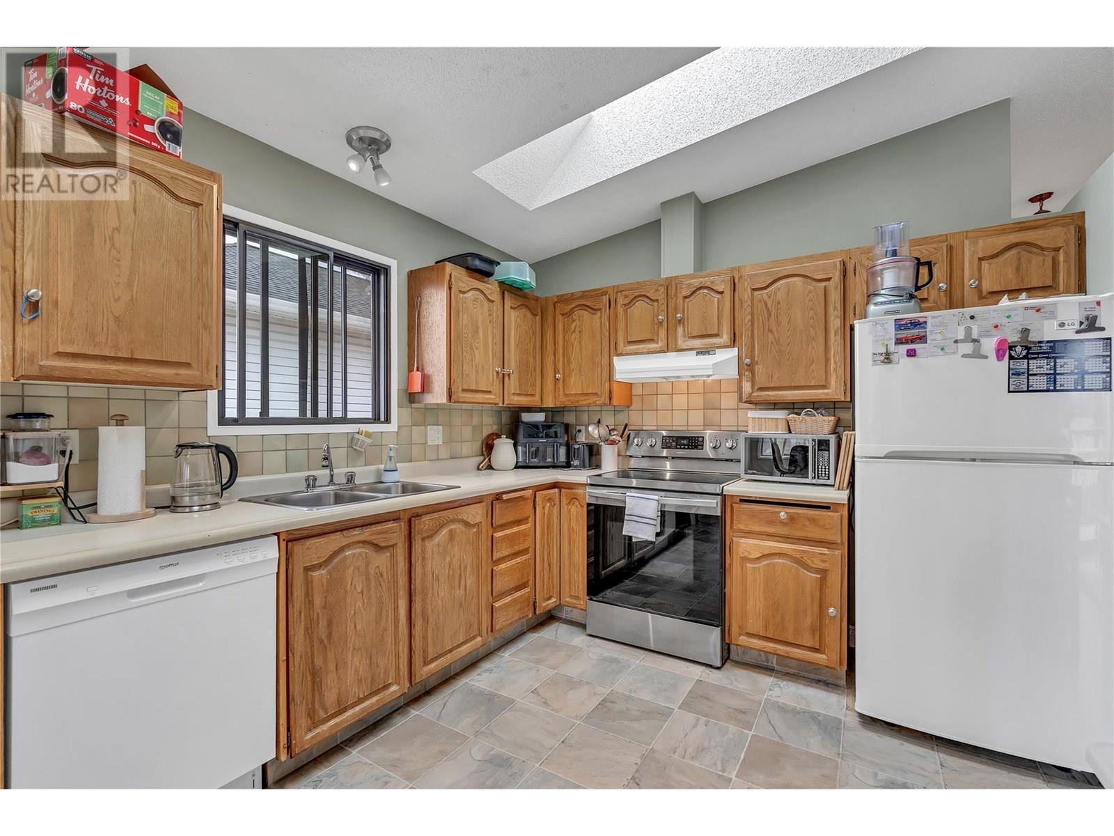 2494 Cornwall Drive, Penticton, British Columbia  V2A 6R7 - Photo 10 - 10355092