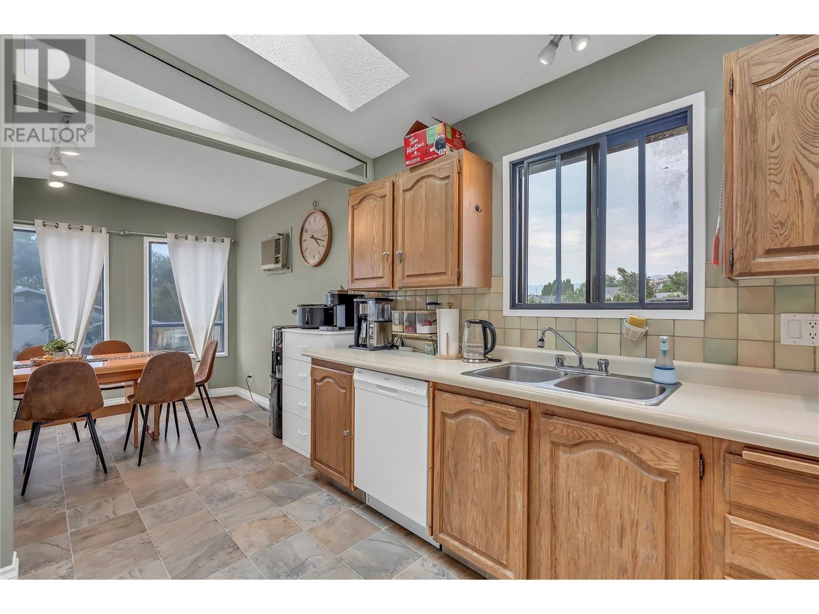 2494 Cornwall Drive, Penticton, British Columbia  V2A 6R7 - Photo 11 - 10355092