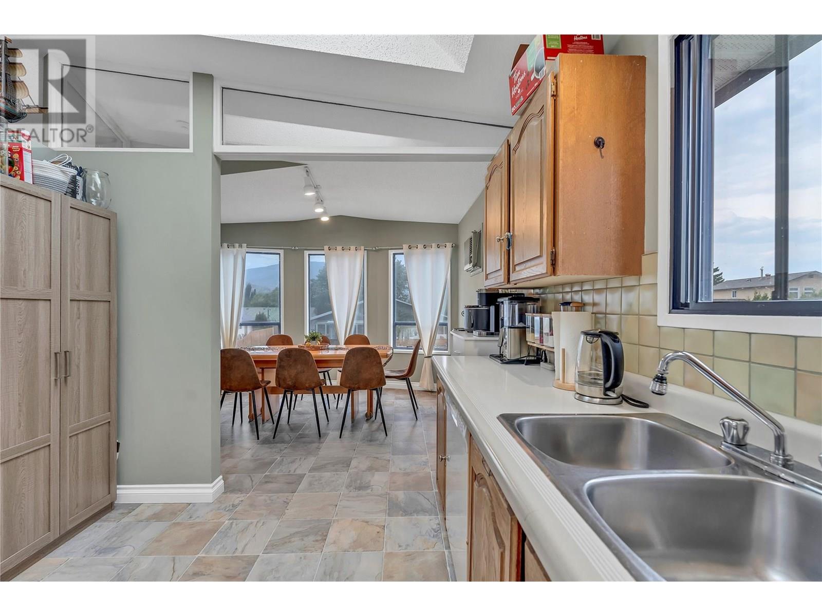 2494 Cornwall Drive, Penticton, British Columbia  V2A 6R7 - Photo 12 - 10355092