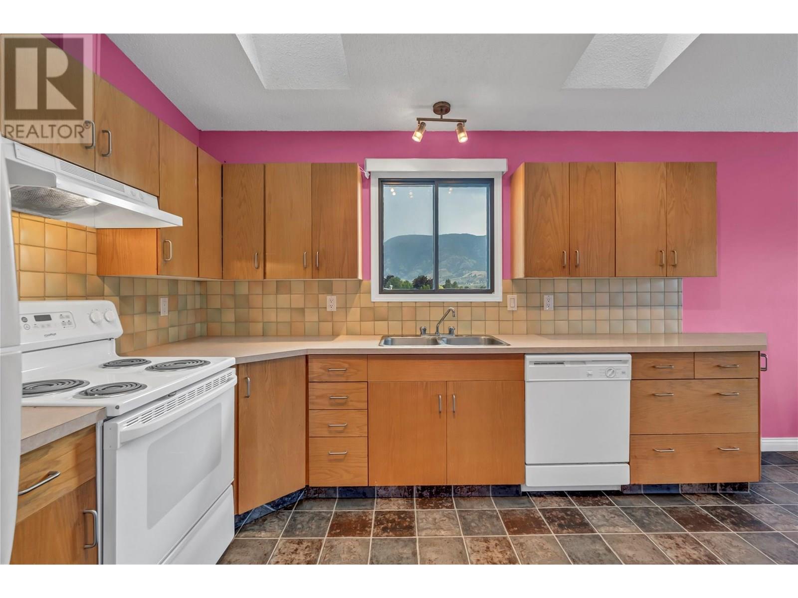 2494 Cornwall Drive, Penticton, British Columbia  V2A 6R7 - Photo 42 - 10355092