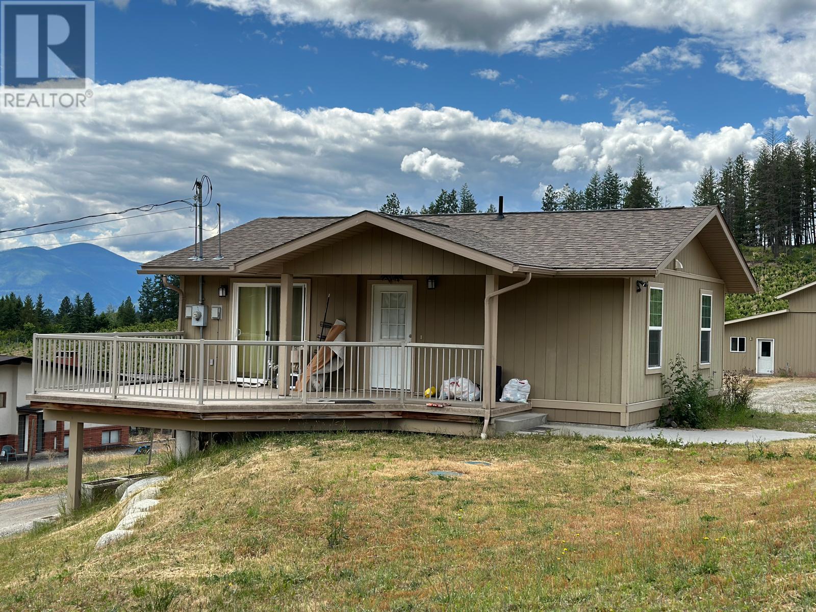 3806 38th Avenue, Creston, British Columbia  V0B 1G1 - Photo 4 - 10354813