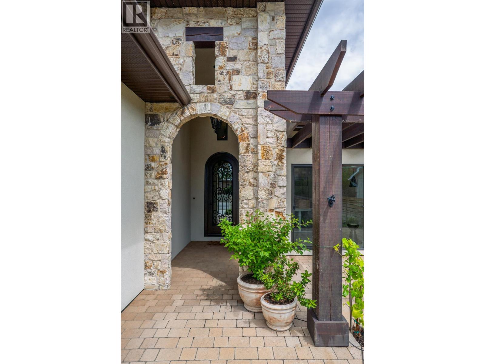 3567 Lakeshore Road, Kelowna, British Columbia  V1W 3K1 - Photo 12 - 10354923