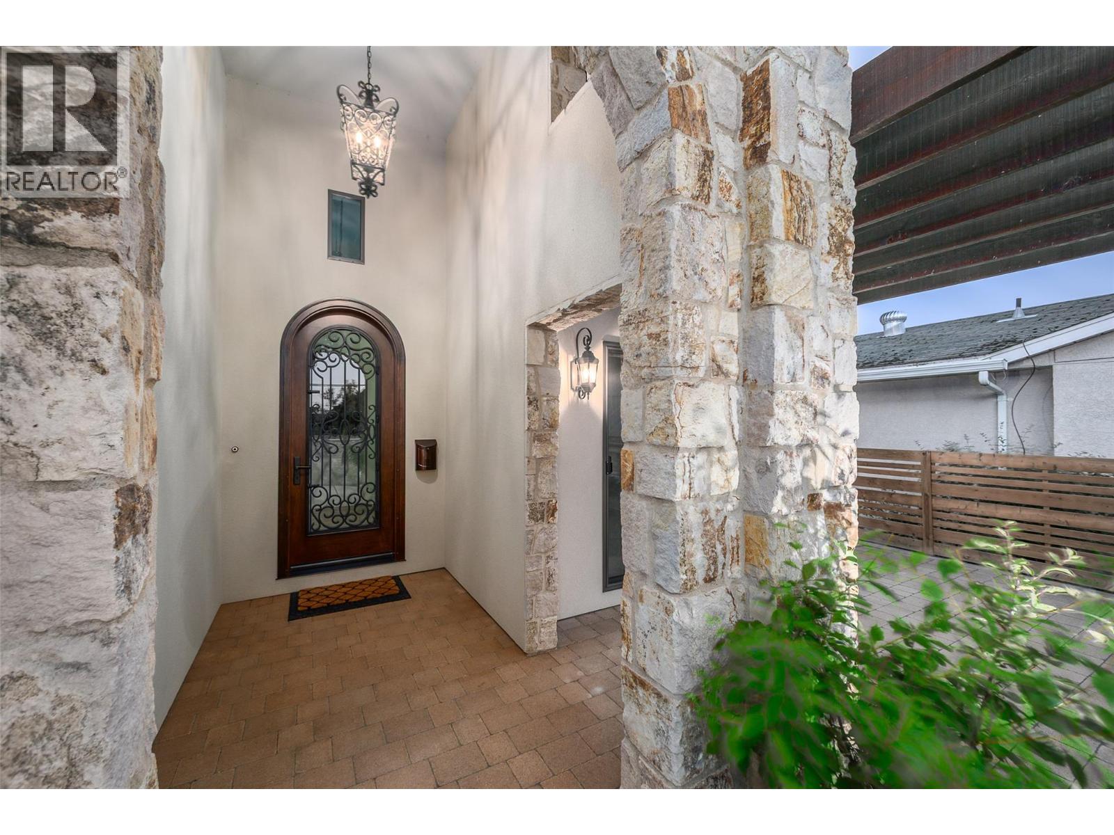 3567 Lakeshore Road, Kelowna, British Columbia  V1W 3K1 - Photo 13 - 10354923