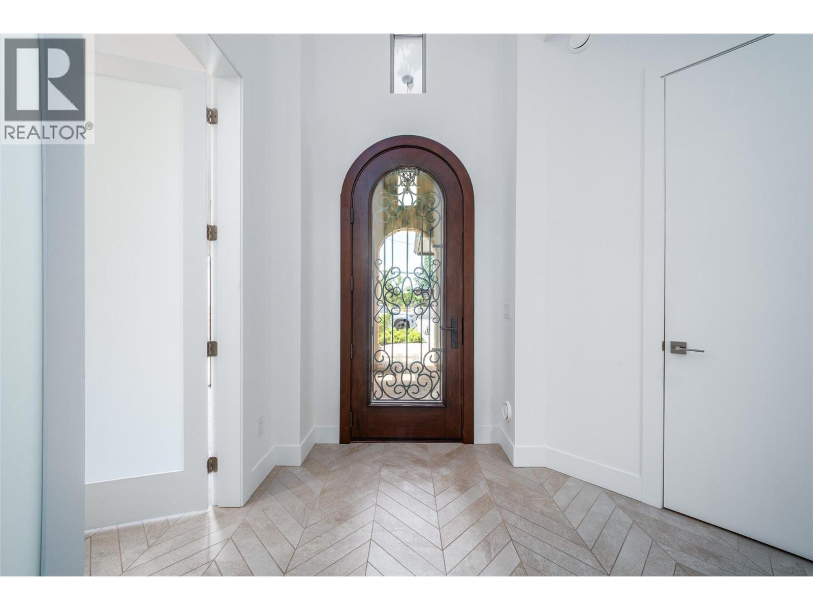 3567 Lakeshore Road, Kelowna, British Columbia  V1W 3K1 - Photo 14 - 10354923