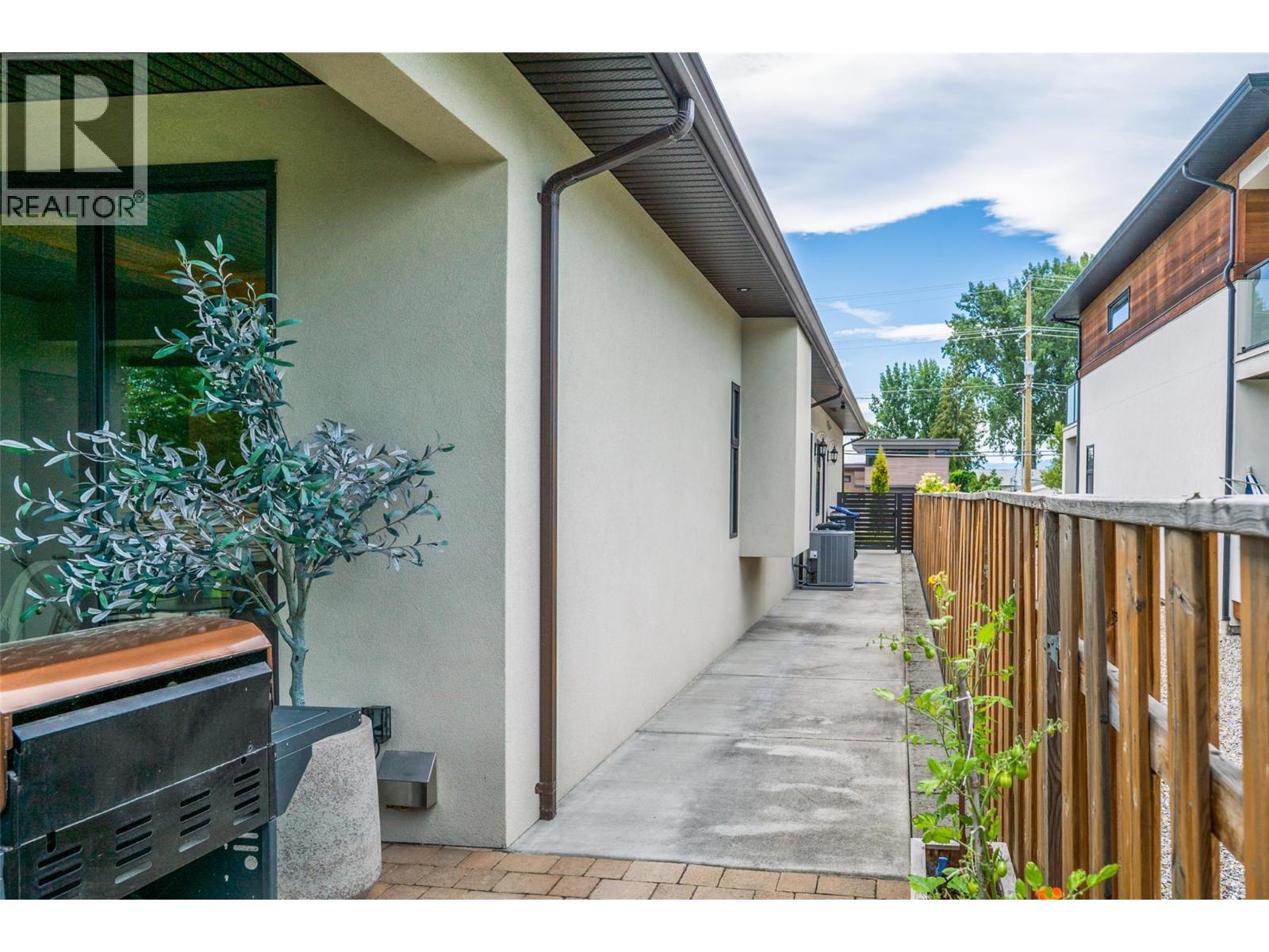 3567 Lakeshore Road, Kelowna, British Columbia  V1W 3K1 - Photo 58 - 10354923