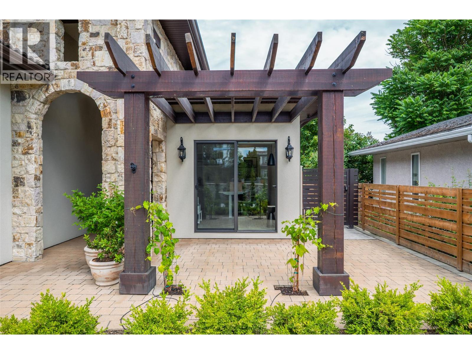 3567 Lakeshore Road, Kelowna, British Columbia  V1W 3K1 - Photo 9 - 10354923