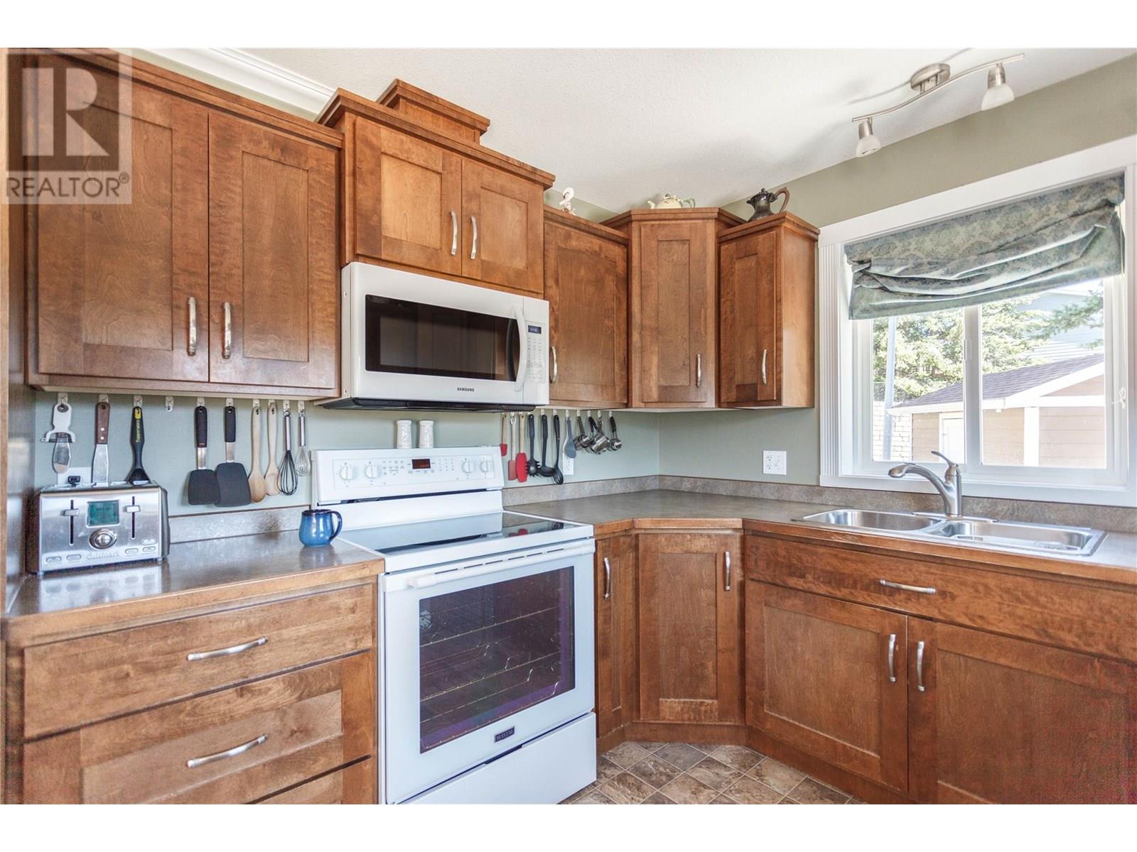 1859 Schunter Drive, Lumby, British Columbia  V0E 2G0 - Photo 43 - 10355157