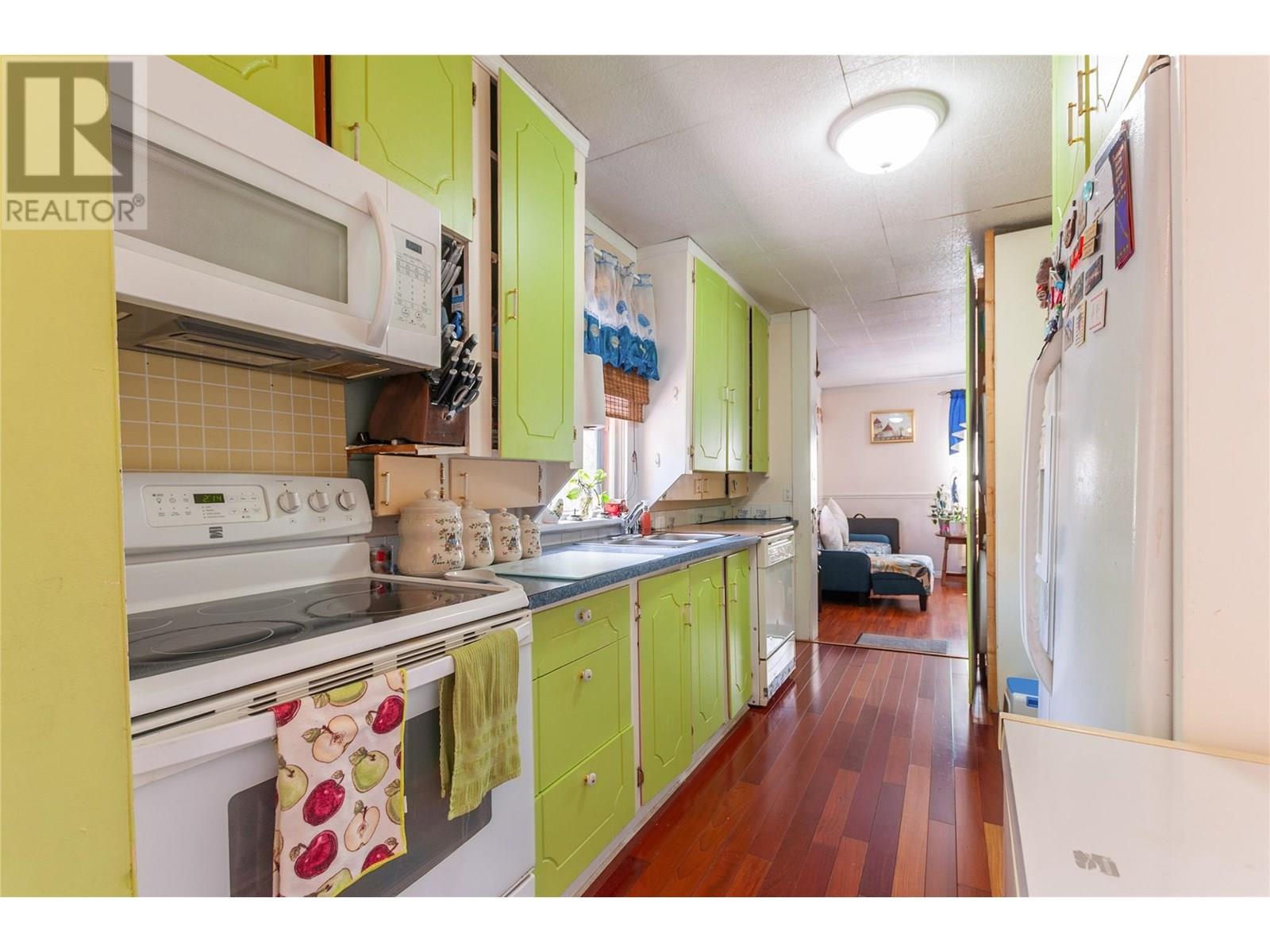 219 Hastings Avenue, Penticton, British Columbia  V2A 2V5 - Photo 5 - 10355381