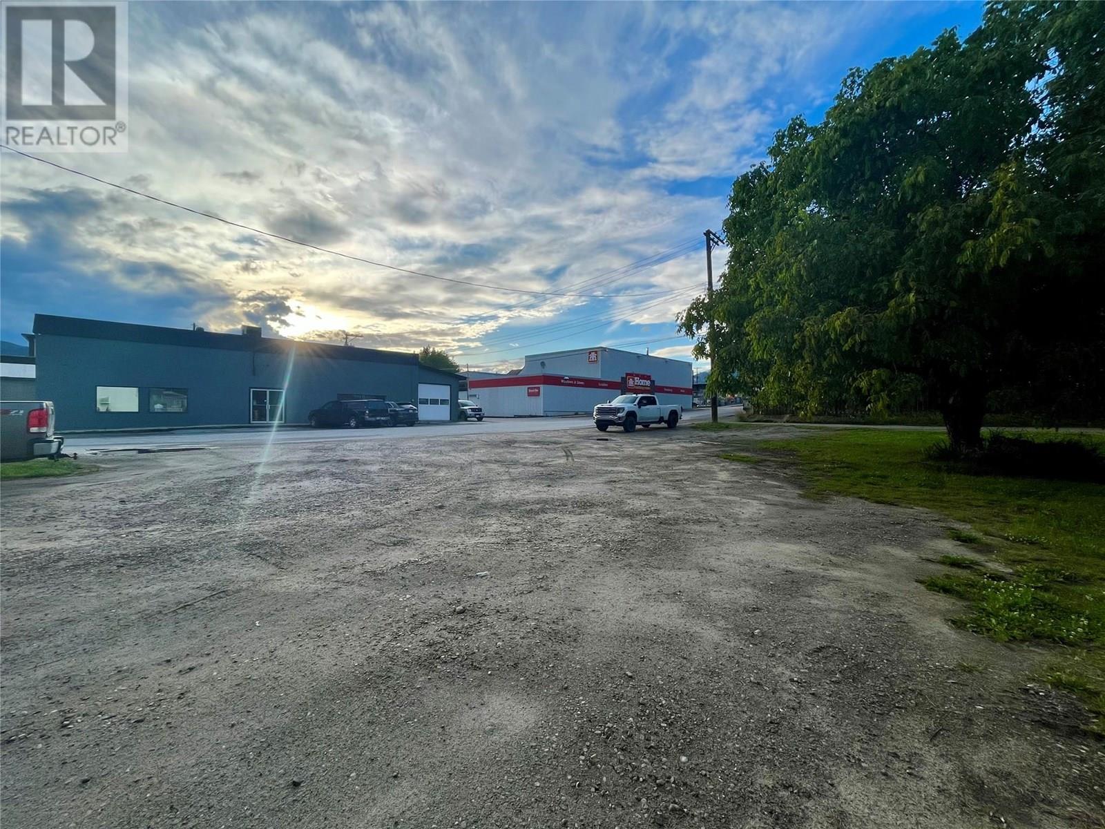 219 Broadway Street W, Nakusp, British Columbia  V0G 1R0 - Photo 5 - 10355502