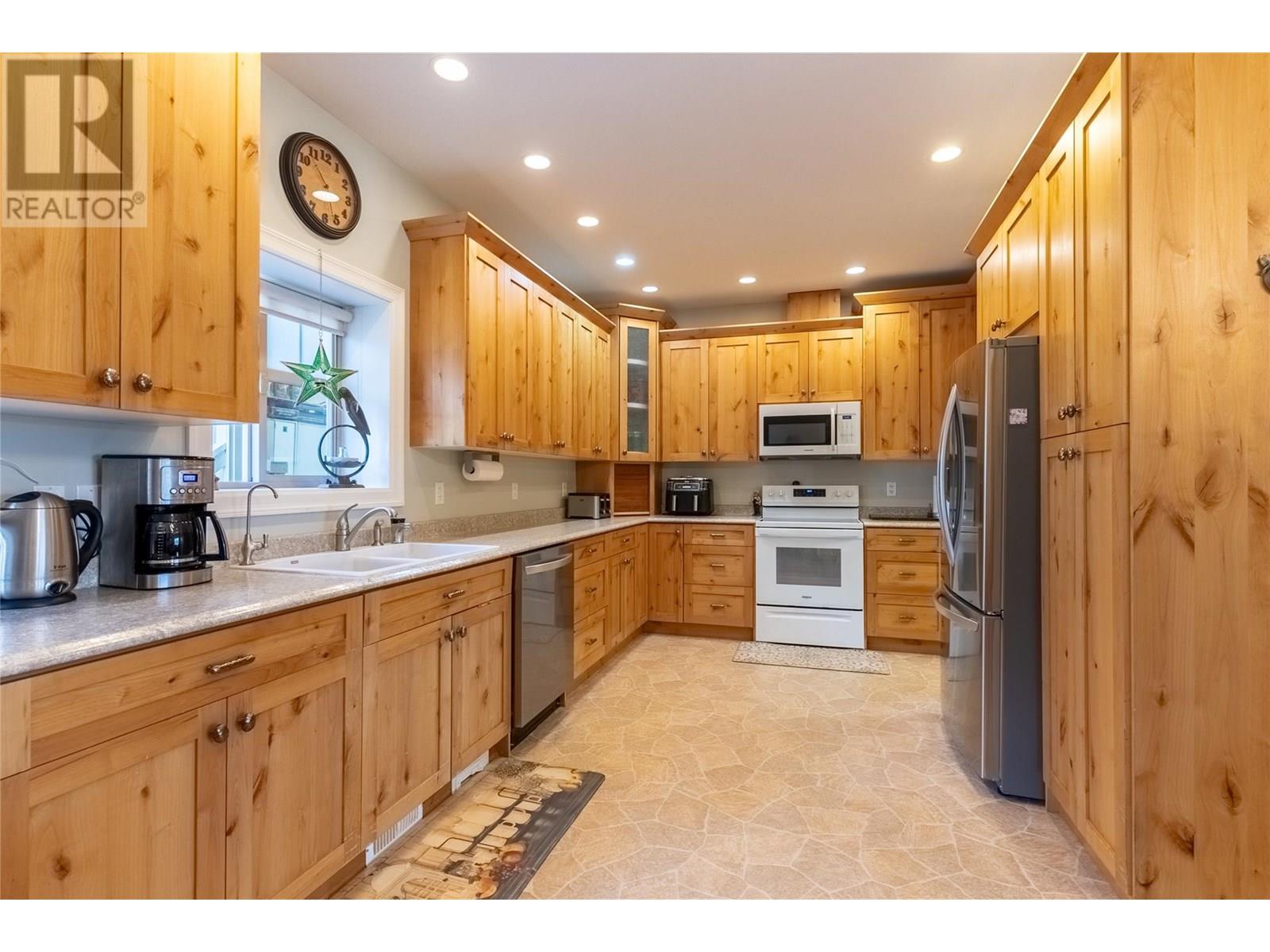 331 Linden Road, Logan Lake, British Columbia  V0K 1W0 - Photo 11 - 10355854