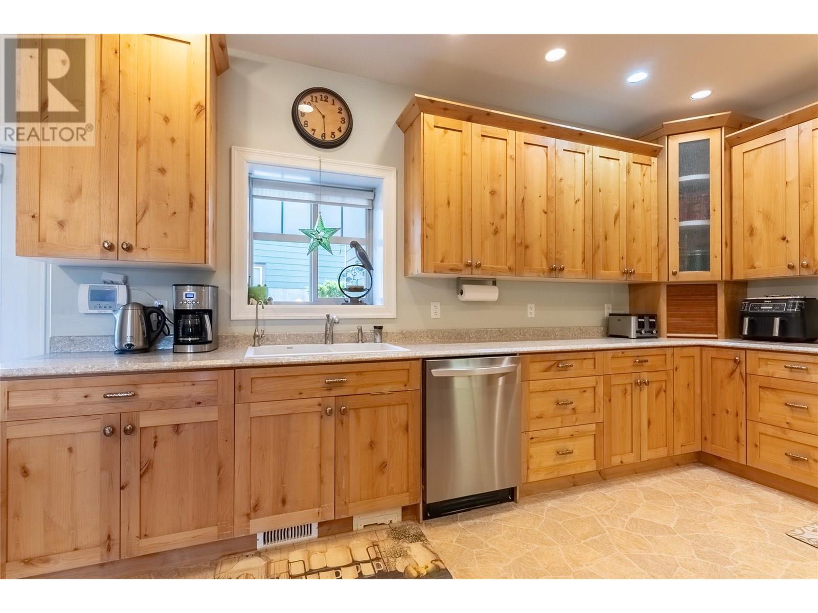 331 Linden Road, Logan Lake, British Columbia  V0K 1W0 - Photo 13 - 10355854