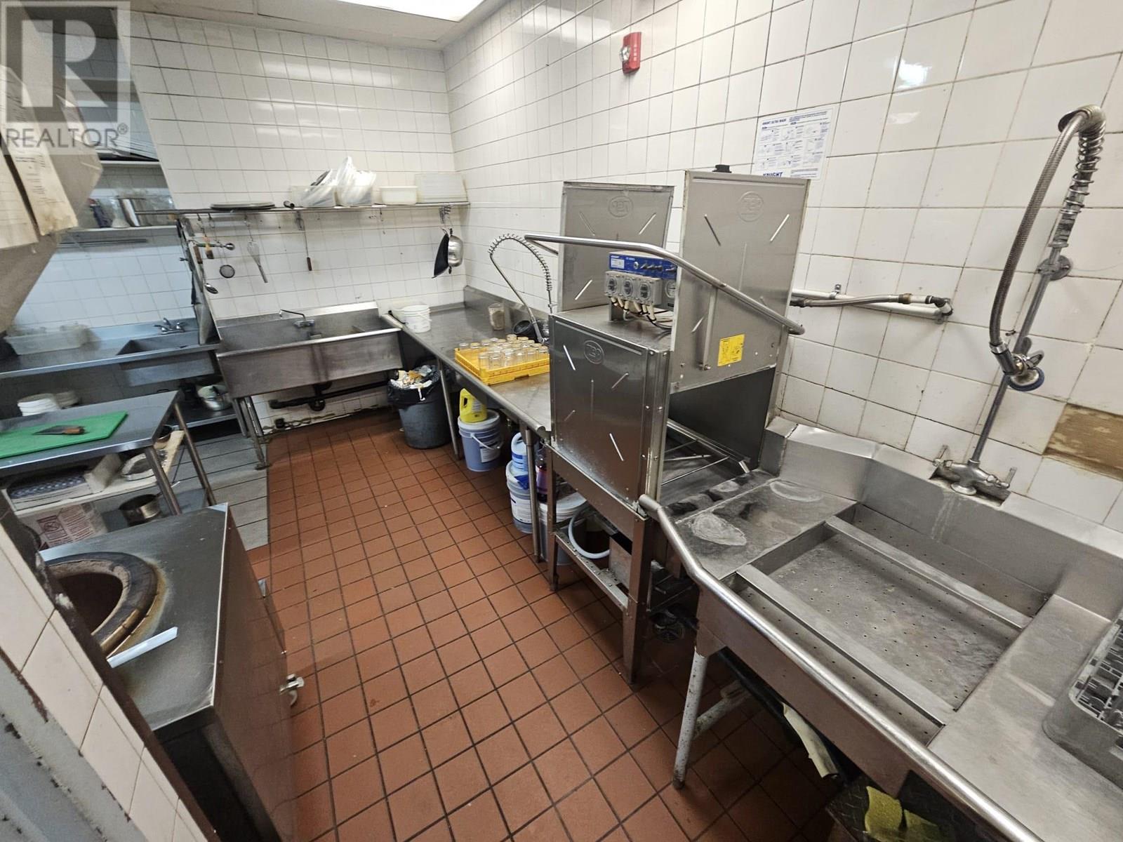 1205 Trans Canada Highway, Golden, British Columbia  V0A 1H1 - Photo 2 - 10356303