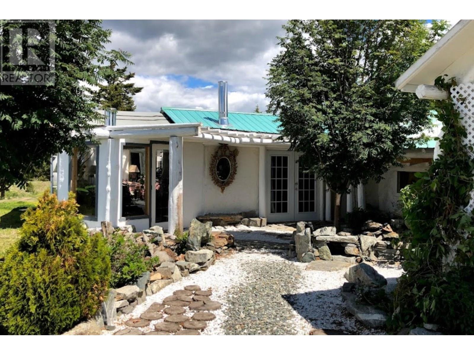 6080 Highway 3, Bridesville, British Columbia  V0H 1Y0 - Photo 28 - 10356165