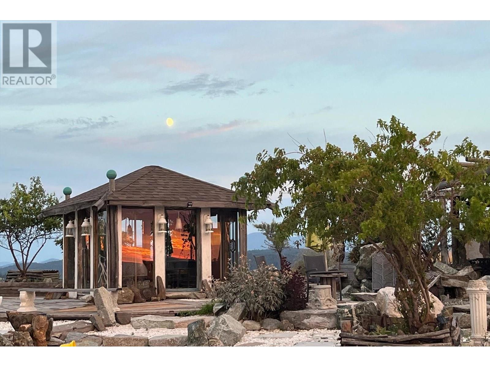 6080 Highway 3, Bridesville, British Columbia  V0H 1Y0 - Photo 32 - 10356165