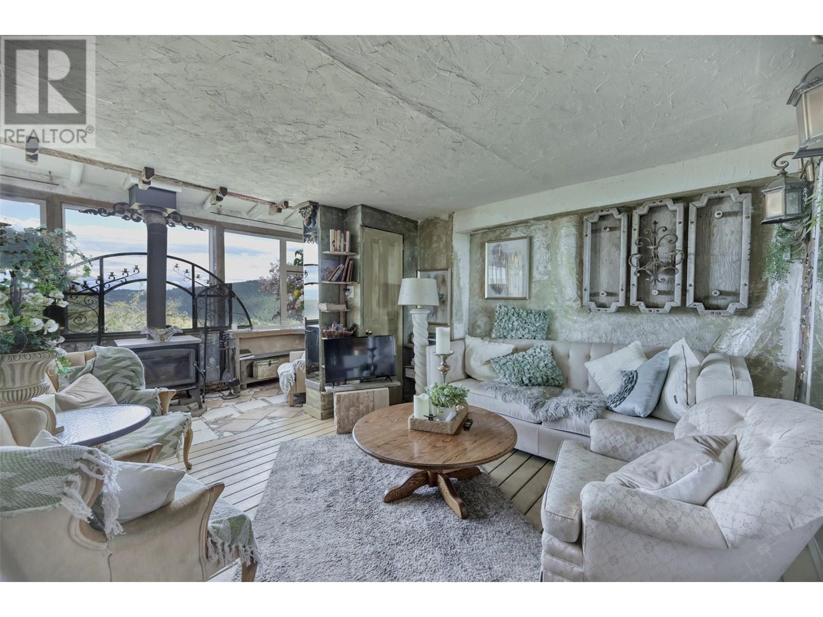 6080 Highway 3, Bridesville, British Columbia  V0H 1Y0 - Photo 7 - 10356165