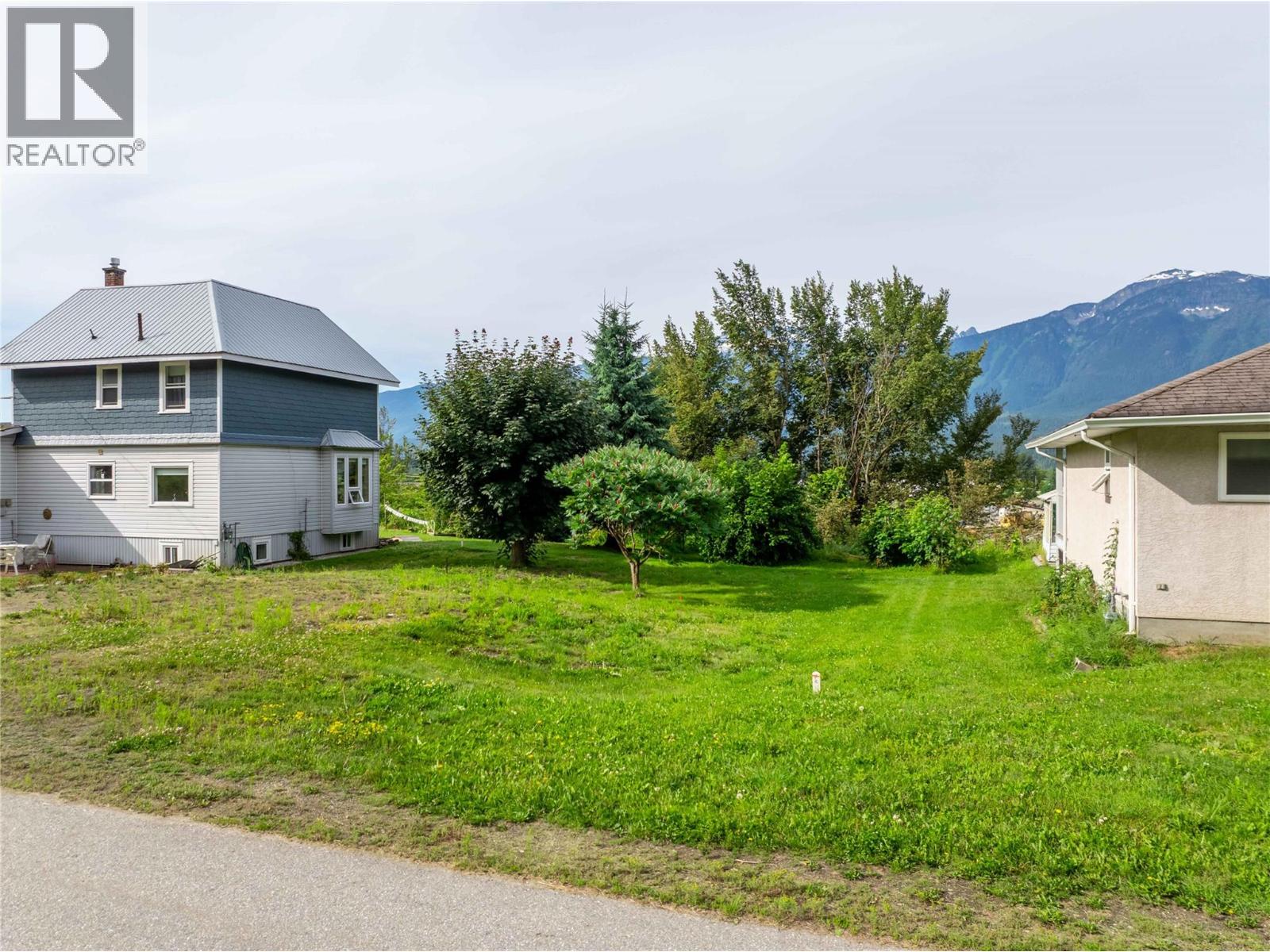 157 Track Street E, Revelstoke, British Columbia  V0E 2S2 - Photo 6 - 10356351