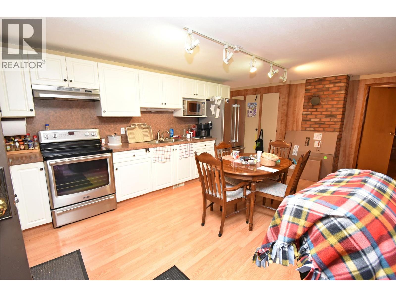 5741 Scott Road, Falkland, British Columbia  V0E 1W0 - Photo 15 - 10355864