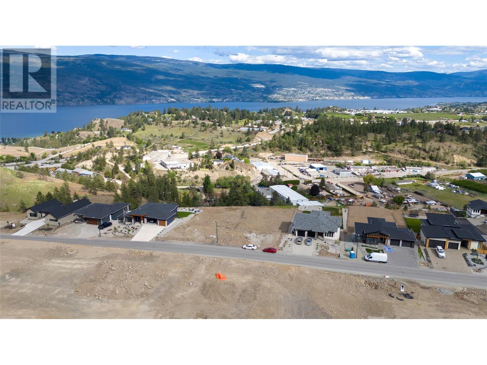17555 Sanborn Street, Summerland, British Columbia  V0H 1Z6 - Photo 2 - 10356396