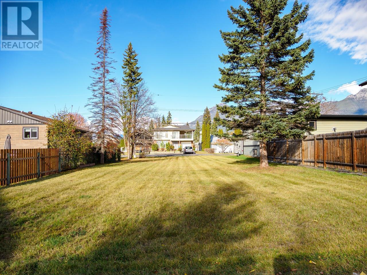 618 8th  S Street, Golden, British Columbia  V0A 1H0 - Photo 1 - 10356621