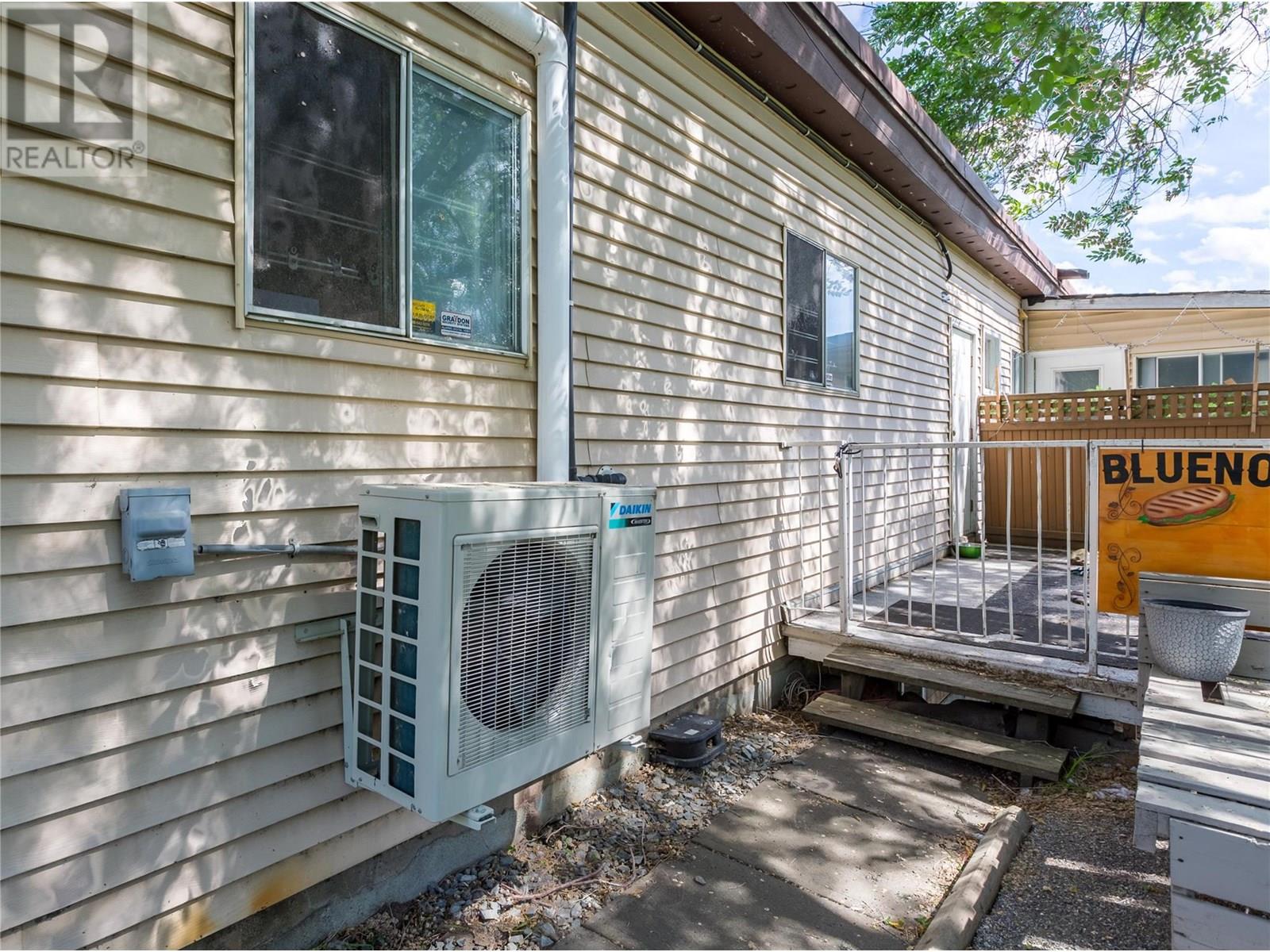 6342 6 Highway, Lavington, British Columbia  V1B 3C7 - Photo 10 - 10356250