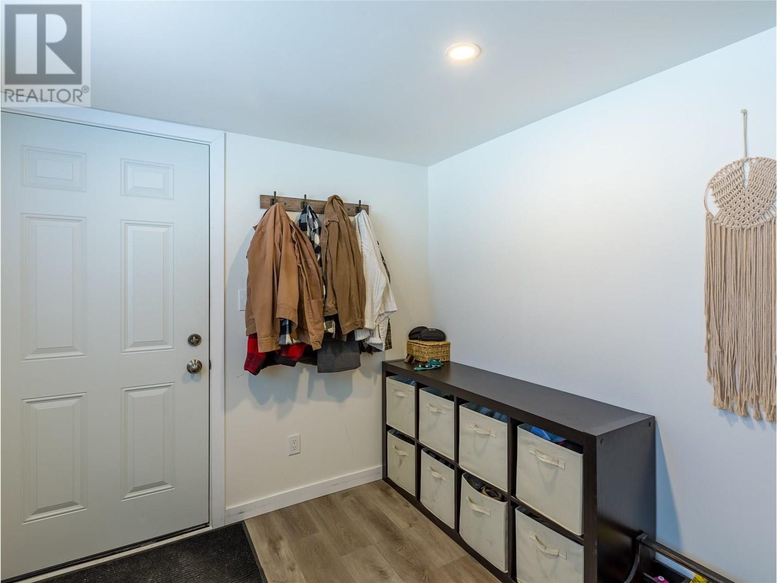 6342 6 Highway, Lavington, British Columbia  V1B 3C7 - Photo 11 - 10356250