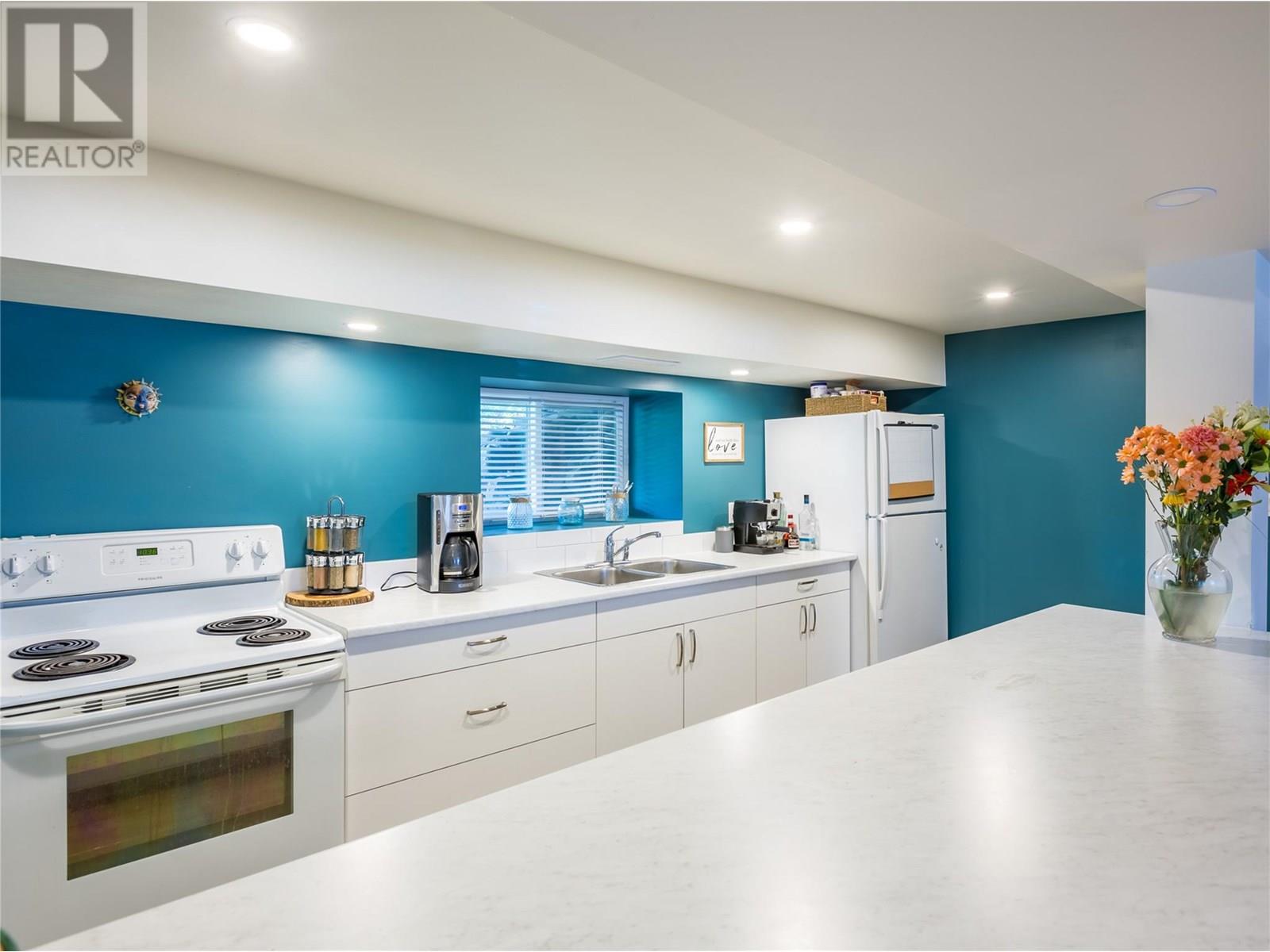 6342 6 Highway, Lavington, British Columbia  V1B 3C7 - Photo 13 - 10356250