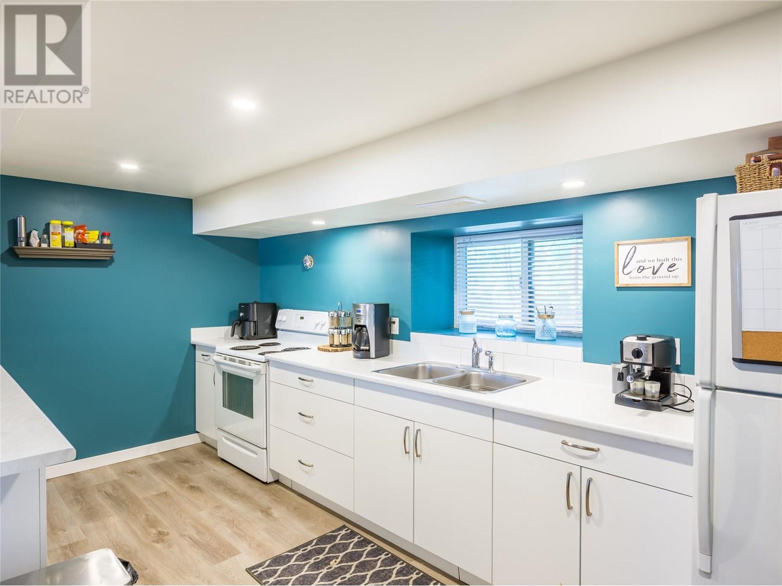 6342 6 Highway, Lavington, British Columbia  V1B 3C7 - Photo 14 - 10356250