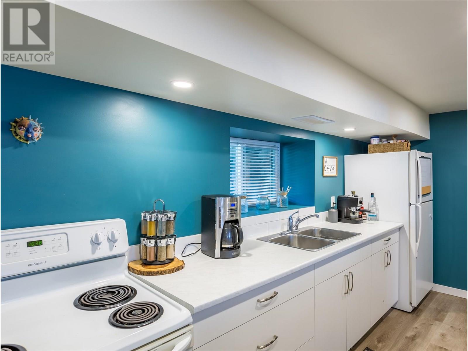 6342 6 Highway, Lavington, British Columbia  V1B 3C7 - Photo 15 - 10356250