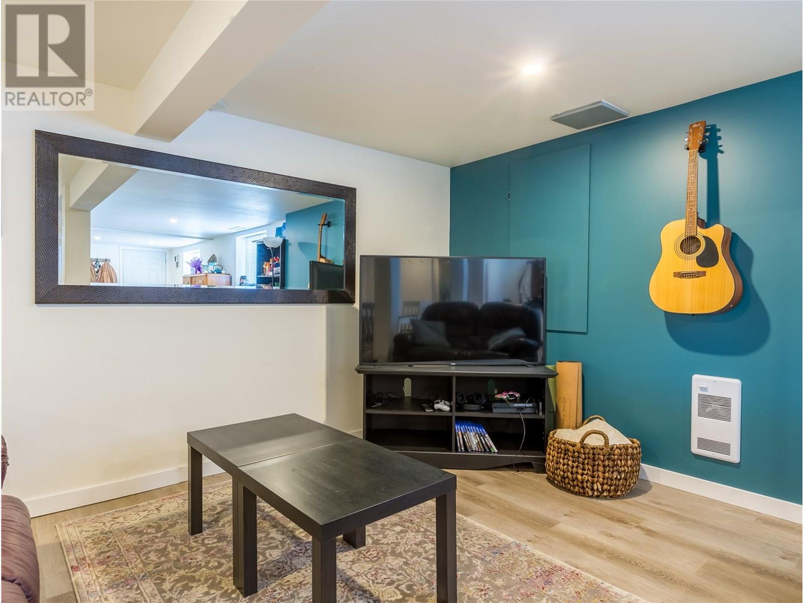 6342 6 Highway, Lavington, British Columbia  V1B 3C7 - Photo 18 - 10356250