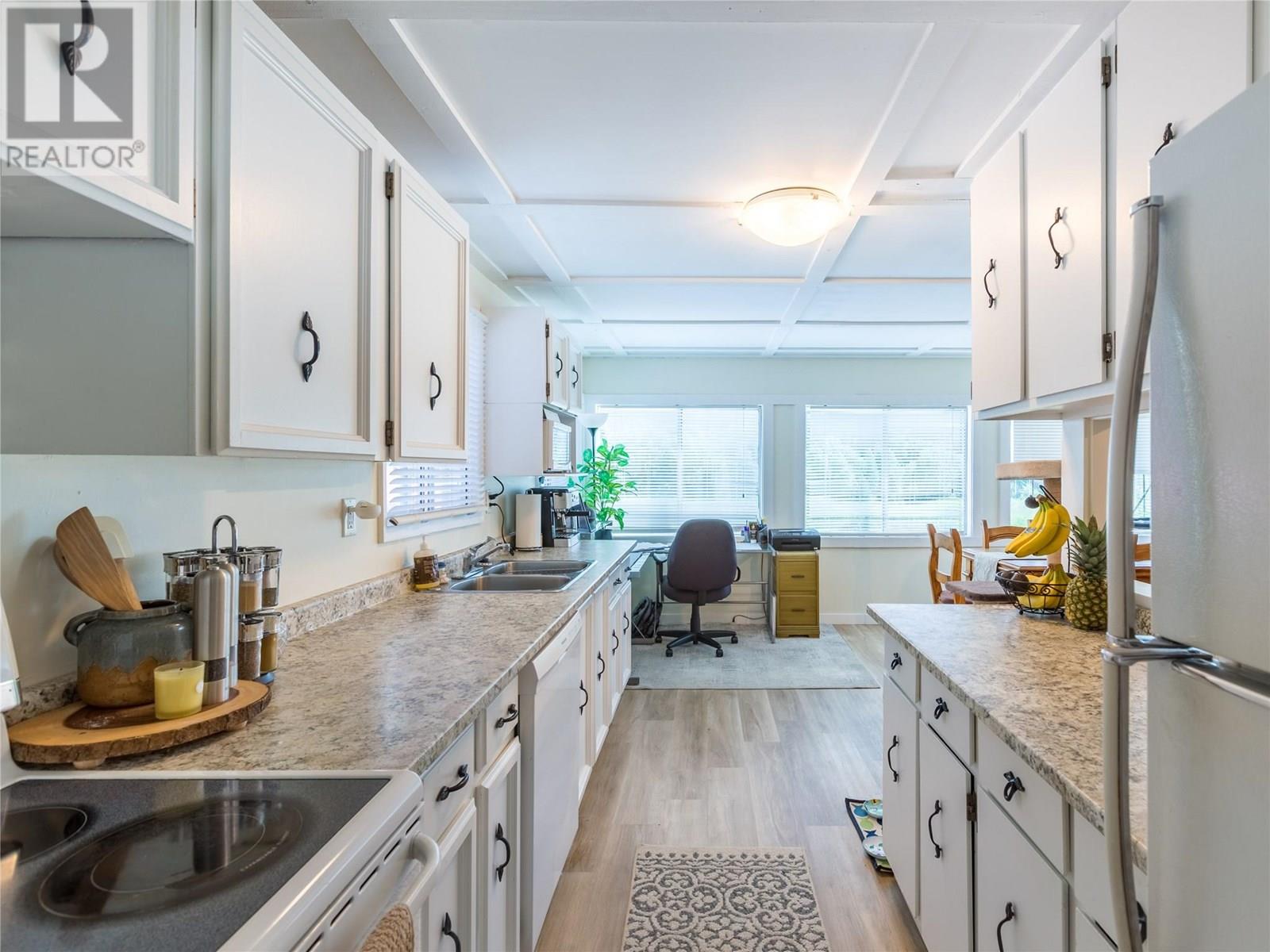 6342 6 Highway, Lavington, British Columbia  V1B 3C7 - Photo 38 - 10356250