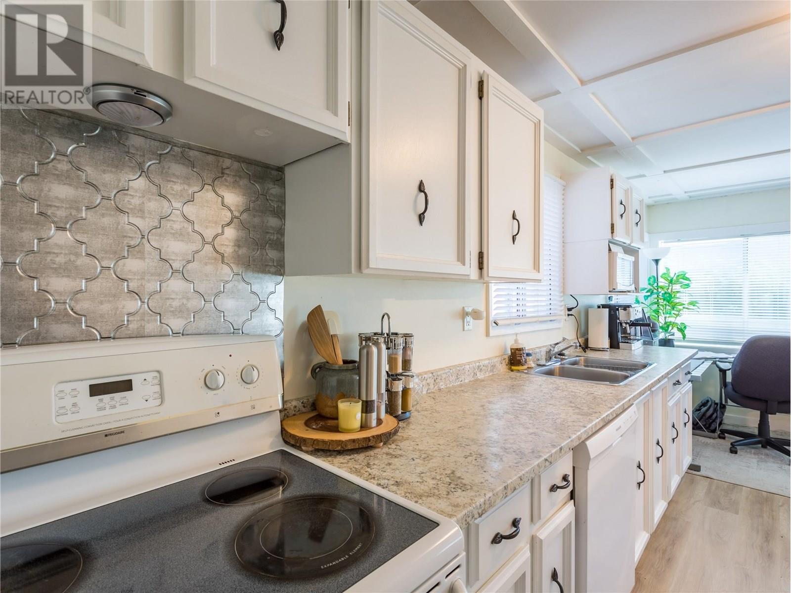 6342 6 Highway, Lavington, British Columbia  V1B 3C7 - Photo 39 - 10356250