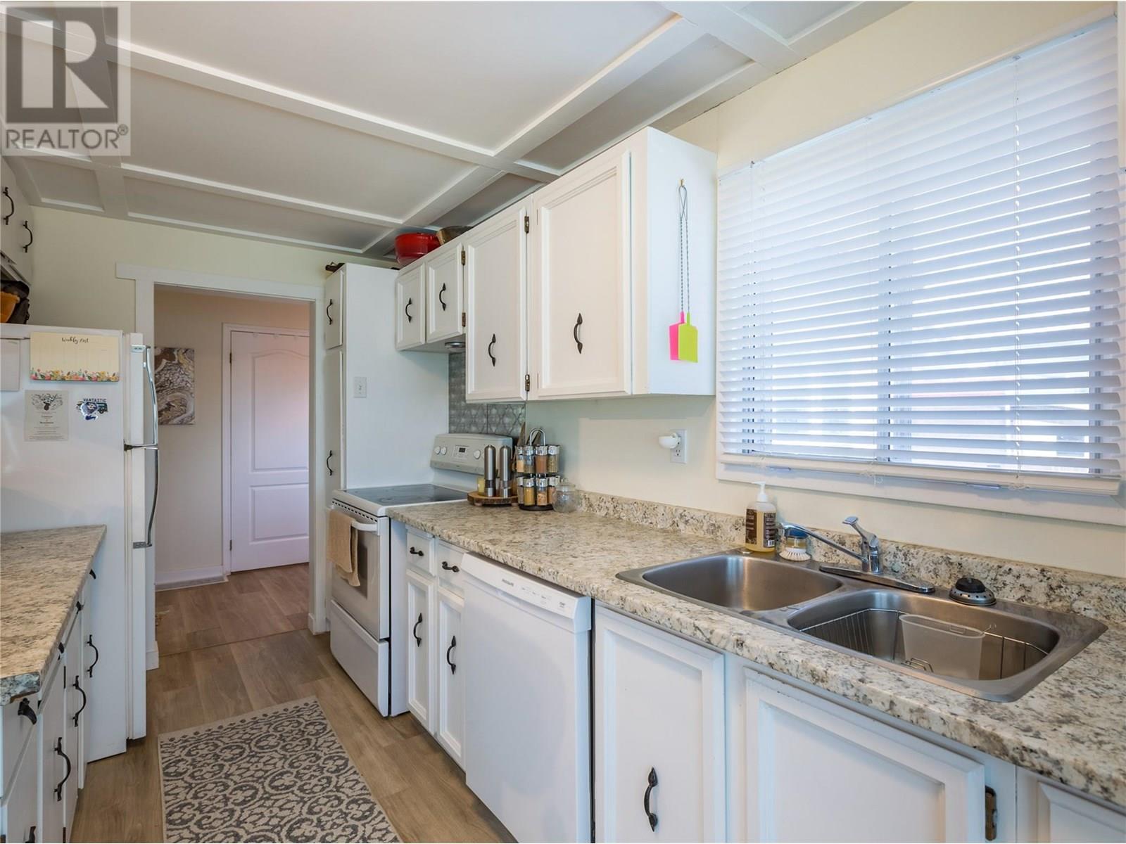 6342 6 Highway, Lavington, British Columbia  V1B 3C7 - Photo 40 - 10356250