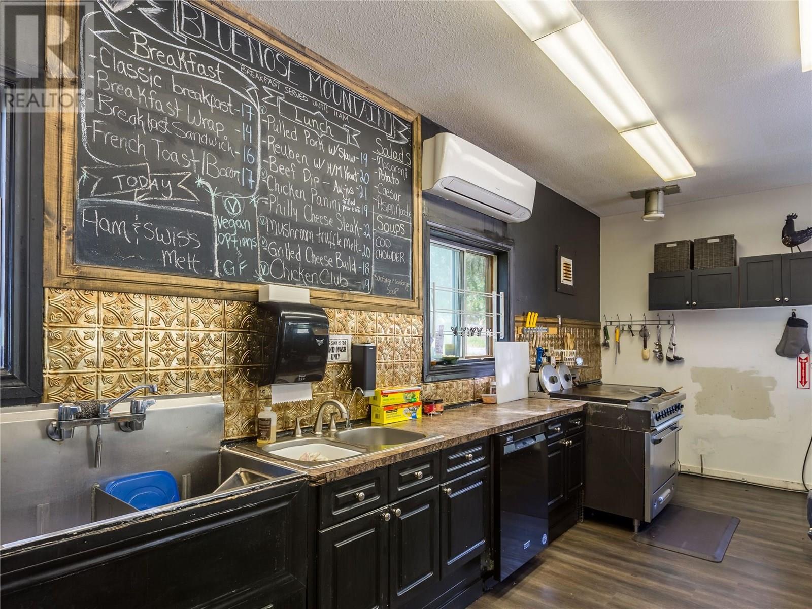 6342 6 Highway, Lavington, British Columbia  V1B 3C7 - Photo 5 - 10356250