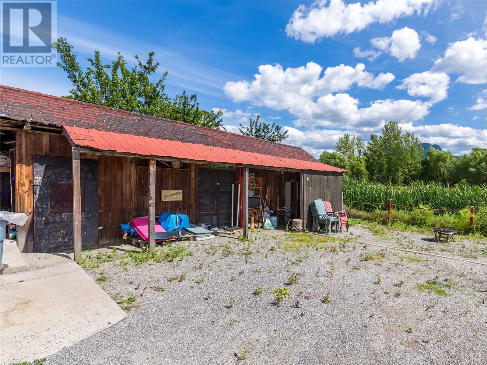 6342 6 Highway, Lavington, British Columbia  V1B 3C7 - Photo 53 - 10356250