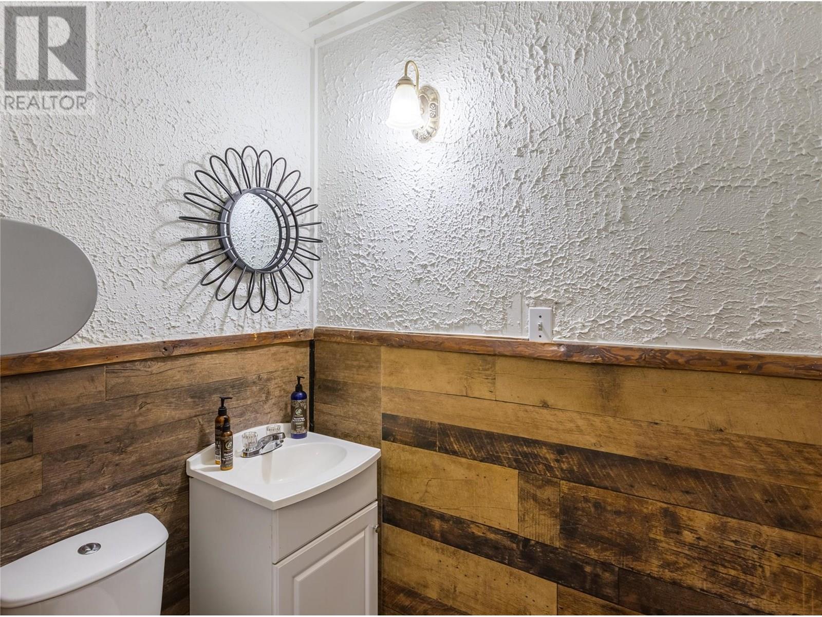 6342 6 Highway, Lavington, British Columbia  V1B 3C7 - Photo 7 - 10356250