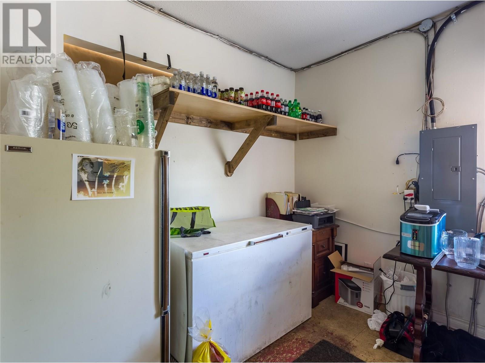 6342 6 Highway, Lavington, British Columbia  V1B 3C7 - Photo 8 - 10356250