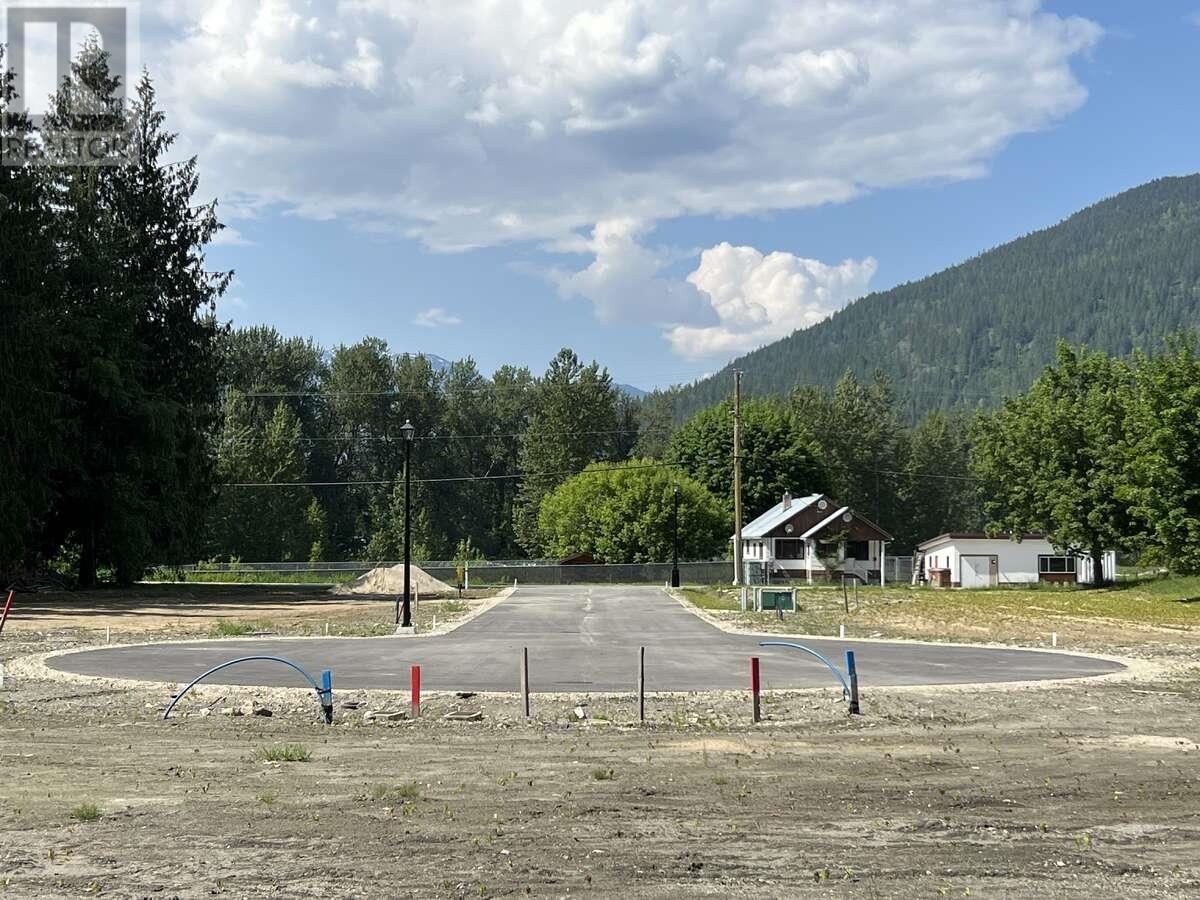 Sl 3 6-1445 Illecillewaet Road, Revelstoke, British Columbia  V0E 2S1 - Photo 6 - 10357076