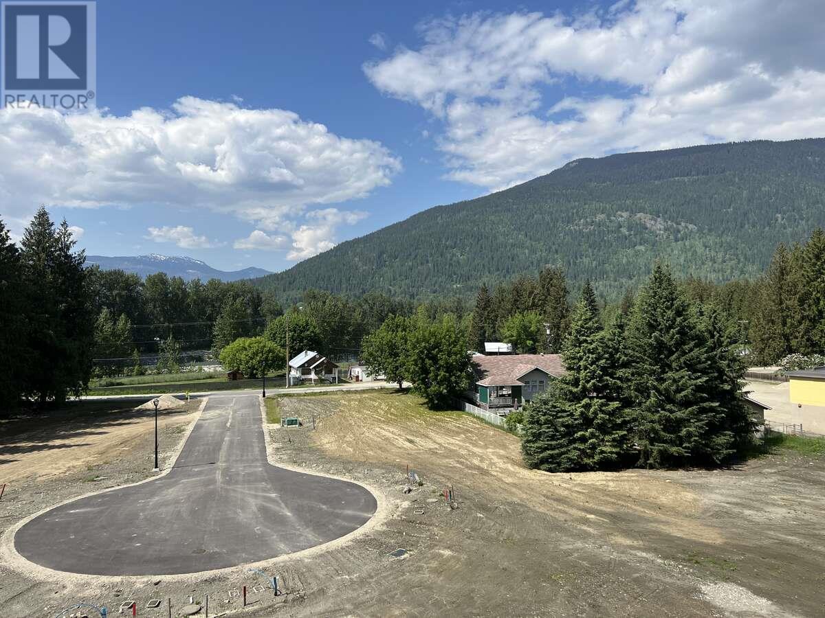 Sl 3 6-1445 Illecillewaet Road, Revelstoke, British Columbia  V0E 2S1 - Photo 8 - 10357076