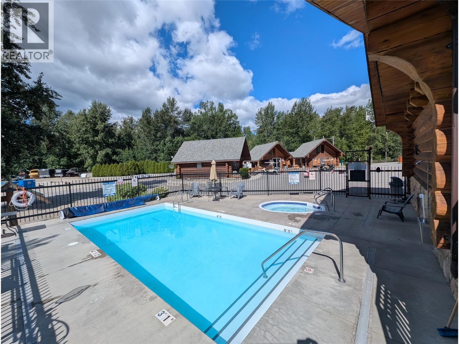 27 Cottonwood Drive, Lee Creek, British Columbia  V0E 1M4 - Photo 12 - 10357102