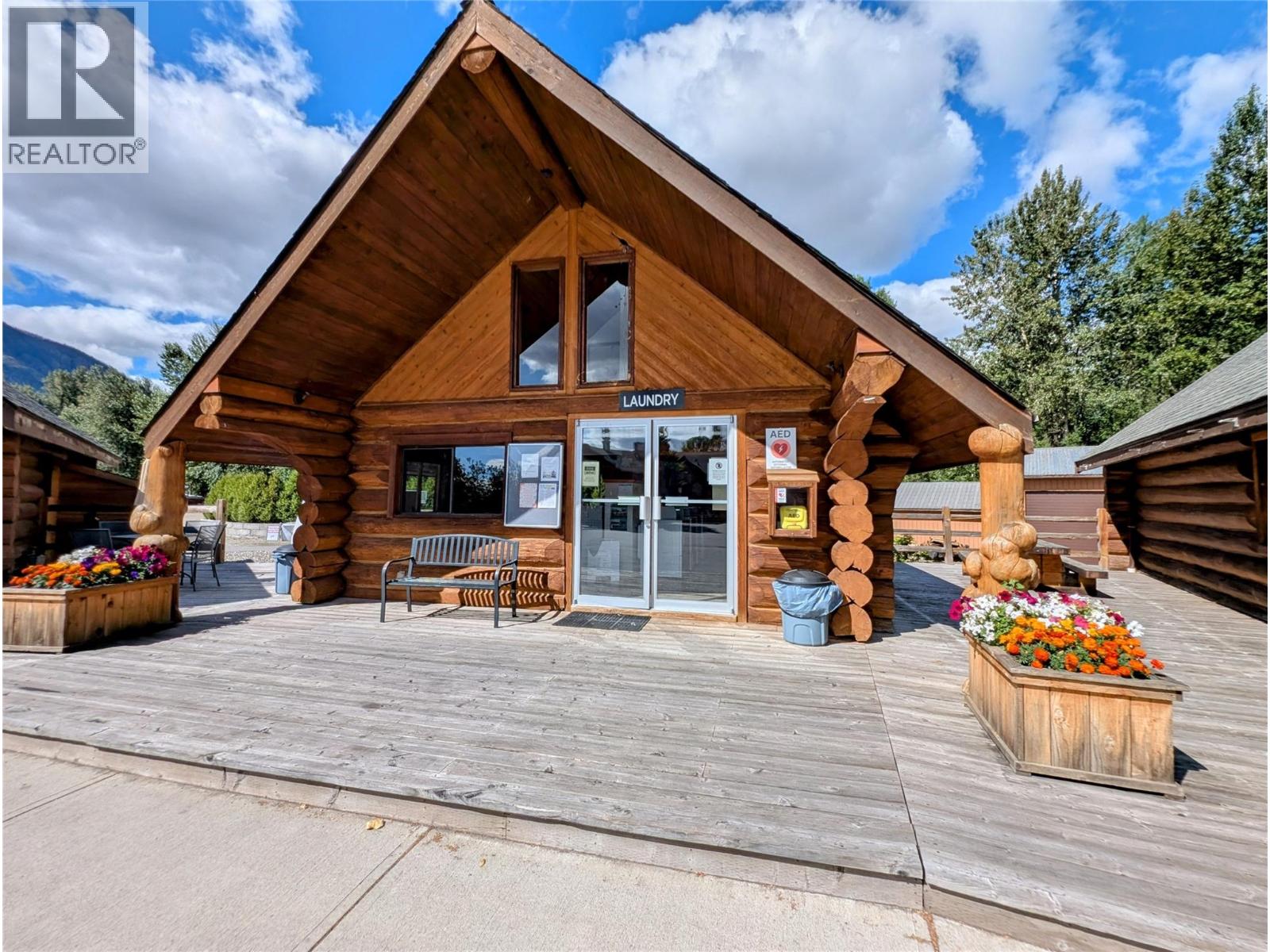 27 Cottonwood Drive, Lee Creek, British Columbia  V0E 1M4 - Photo 15 - 10357102