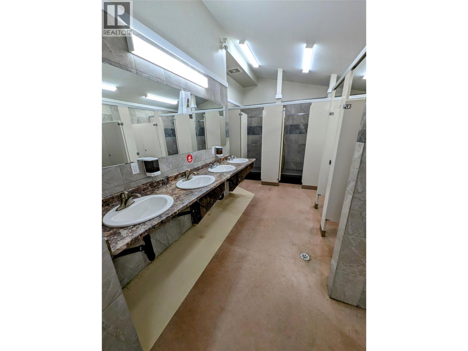 27 Cottonwood Drive, Lee Creek, British Columbia  V0E 1M4 - Photo 18 - 10357102